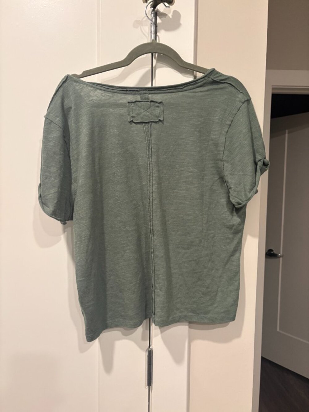 We The Free light sage green size large t-shirt - Picture 4 of 5
